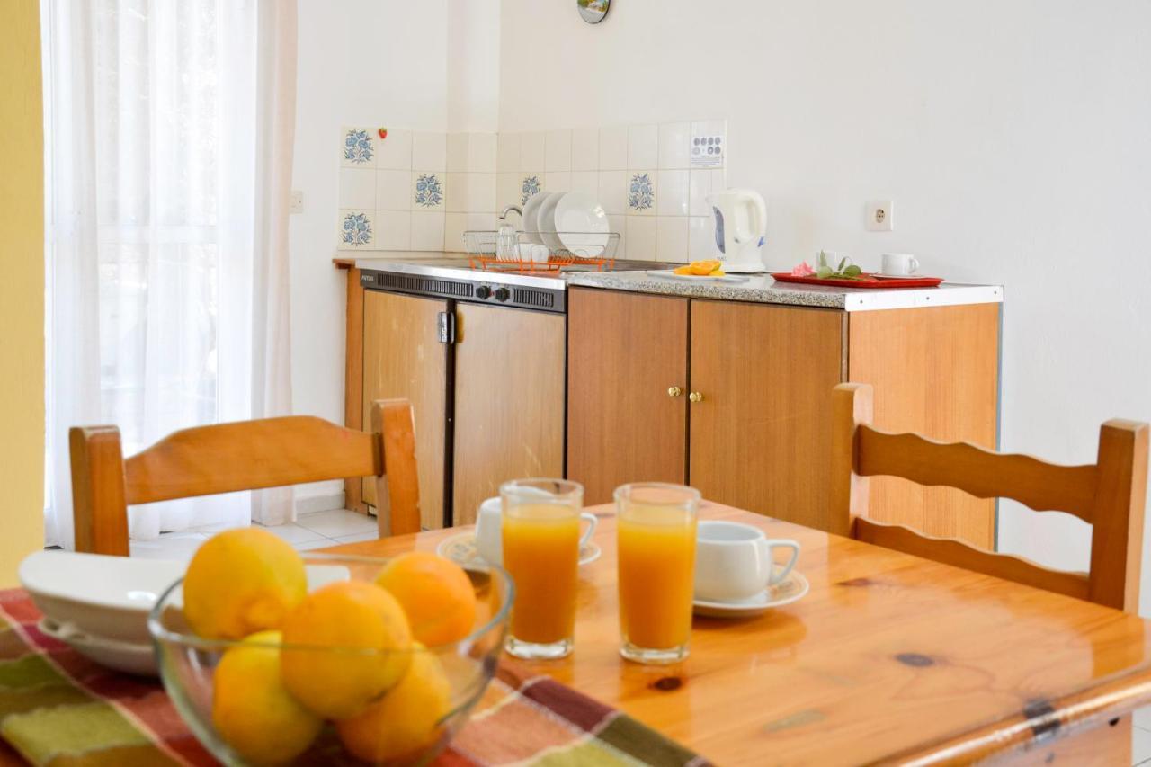 Loula Apartments กาวอส ภายนอก รูปภาพ